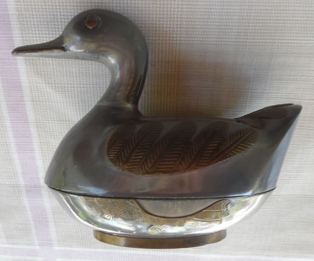 Coffret canard en �tain qui s'ouvre pour mettre des objets 20 Castries (34)