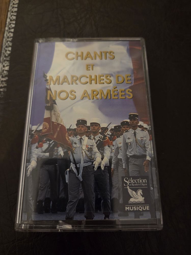 COFFRET de 5 CASSETTES AUDIO
CHANTS et MARCHES des ARMEES 19 Aix-en-Provence (13)