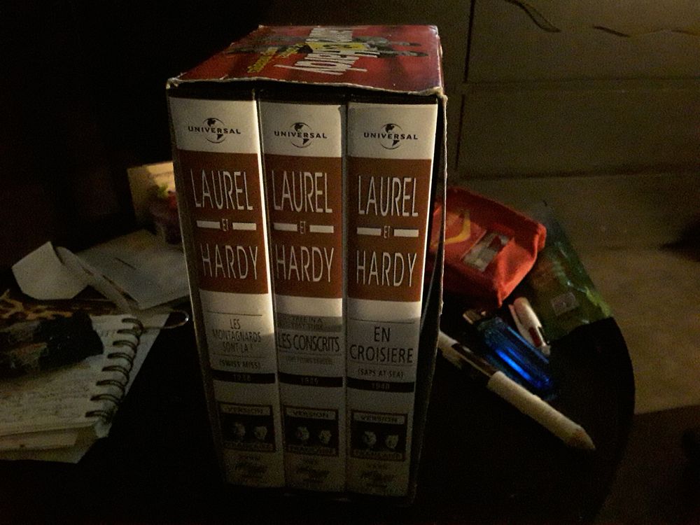 Coffret de   3 cassettes vhs laurel et Harry long m�trages 100 Sainte-Colombe (69)