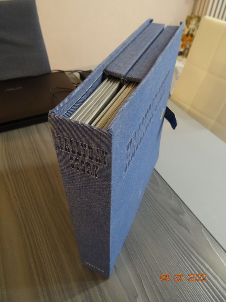 COFFRET COLLECTOR  johnny  350 Chaville (92)