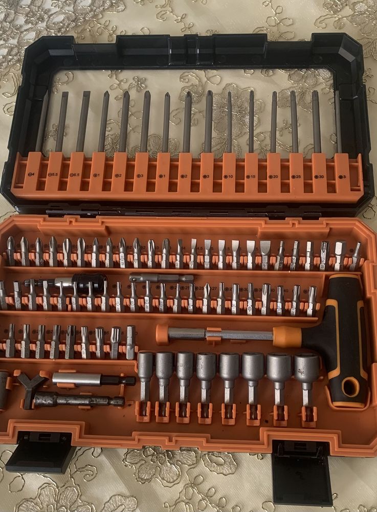 coffret  complet de vissage Magnusson  85 pi�ces occasion tr�s  bon �tat 20 N�mes (30)