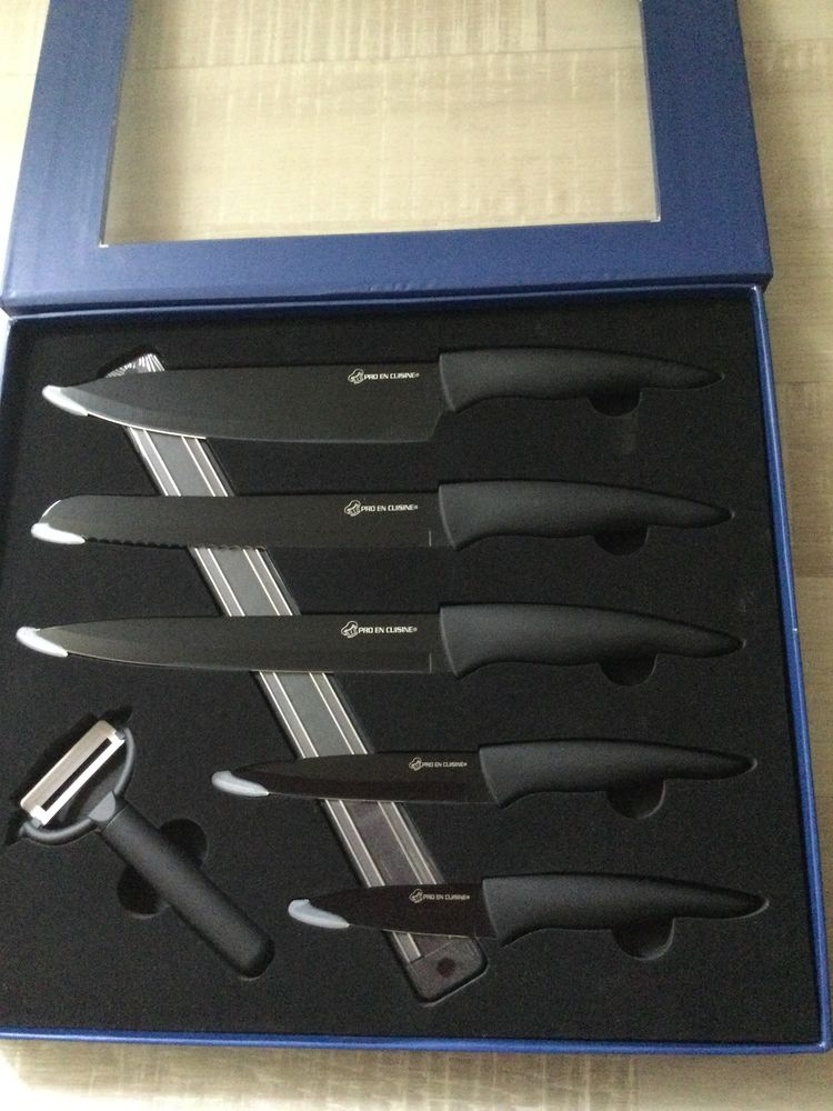 Coffret de couteaux inox avec rev�tement anti adh�sif 
35 Br�al-sous-Montfort (35)