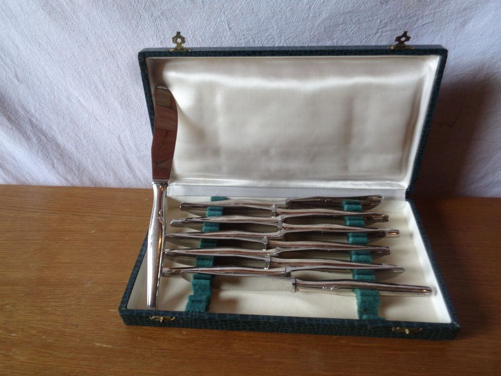 coffret 11 couteaux 20 Villecomtal (12)