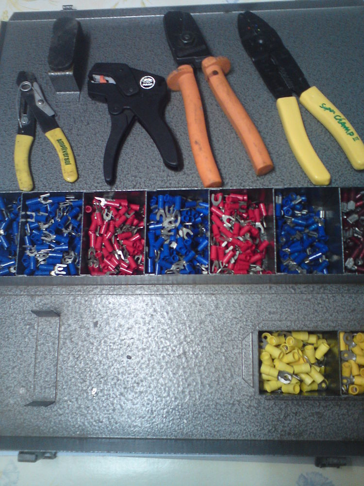 COFFRET  DEPANNAGE  ELECTRICIEN 45 Le Creusot (71)