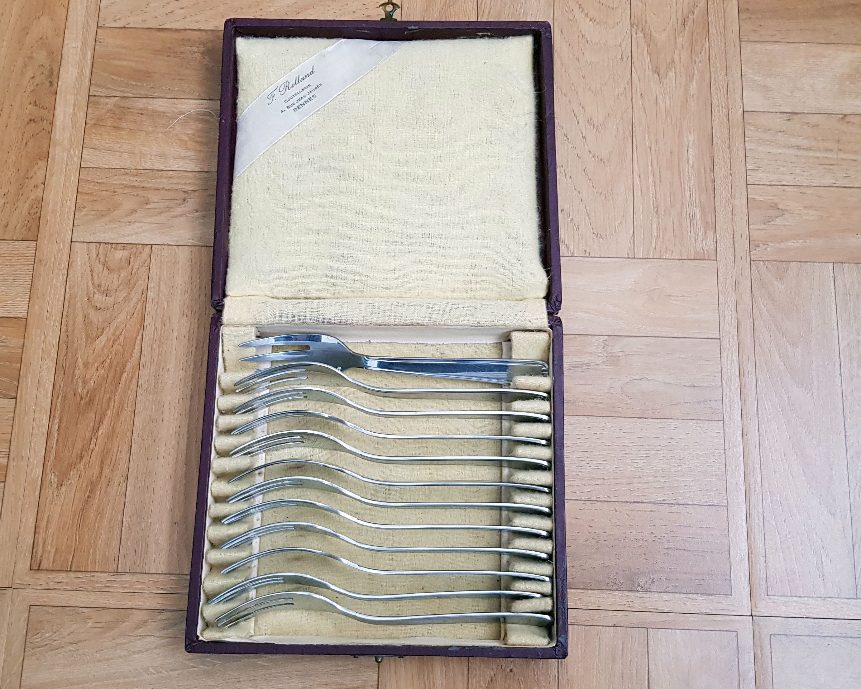 Coffret de 12 fourchettes � dessert en inox 10 Limeil-Br�vannes (94)