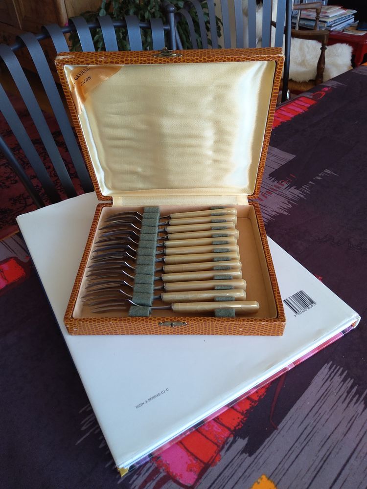 Coffret 12 fourchettes � escargots 25 Dijon (21)
