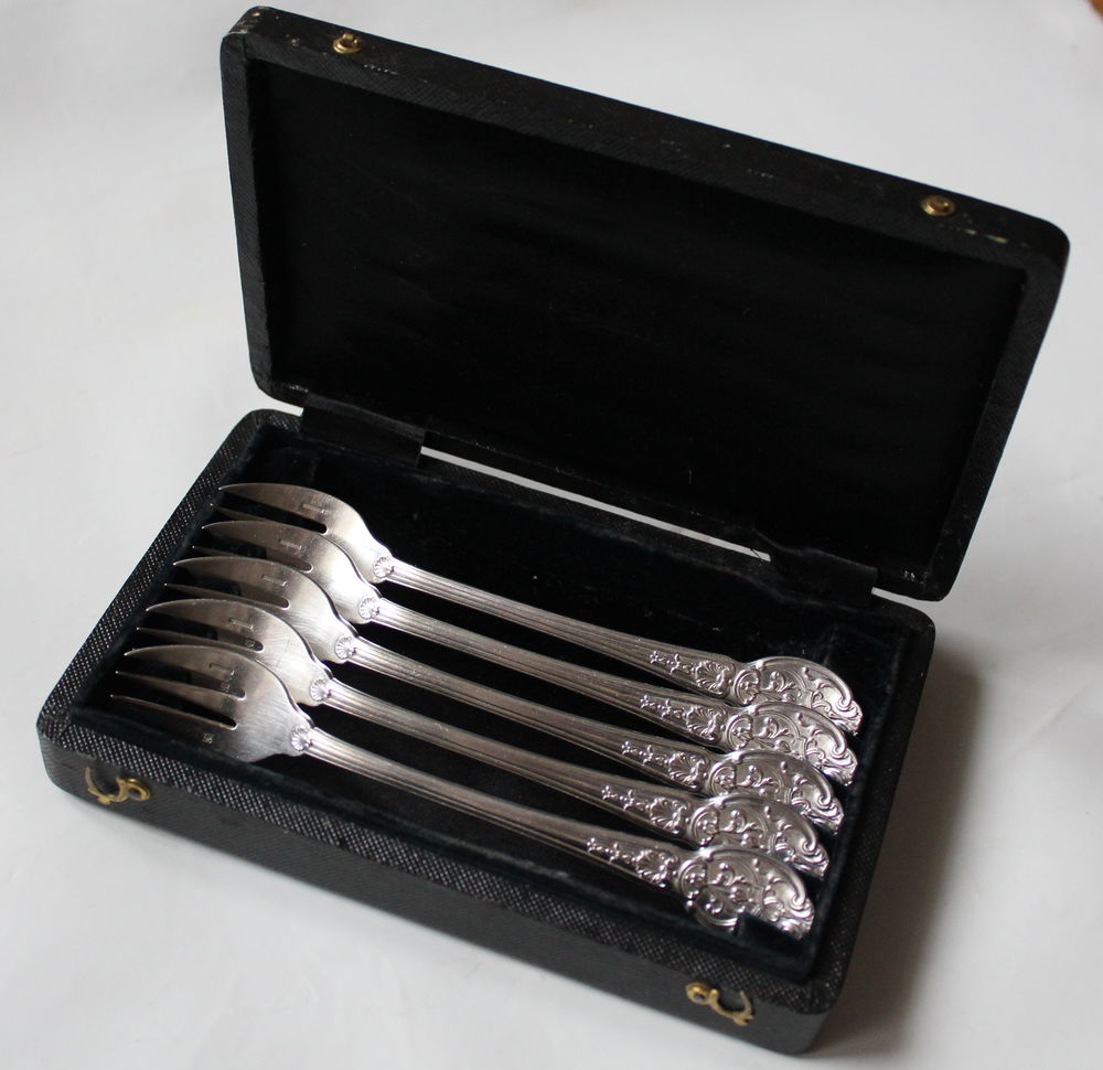 Coffret de fourchettes � huitres CHRISTOFLE XIX eme si�cle
150 Issy-les-Moulineaux (92)