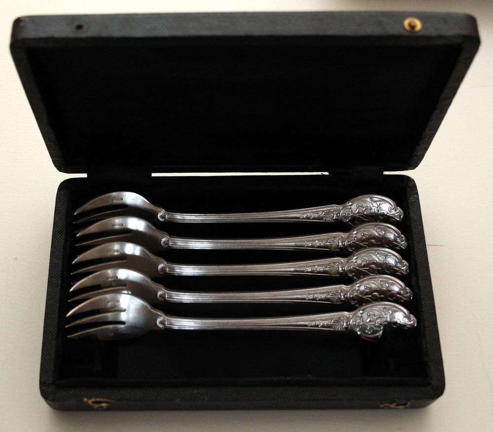 Coffret de fourchettes � huitres CHRISTOFLE Napol�on III 150 Issy-les-Moulineaux (92)