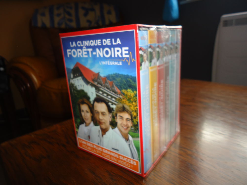 coffret integrale de la clinique de la foret noire neuve 65 Warluzel (62)