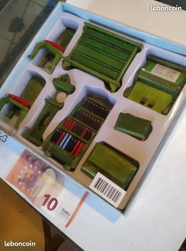 COFFRET MINIATURE MEUBLES 30 Valleiry (74)