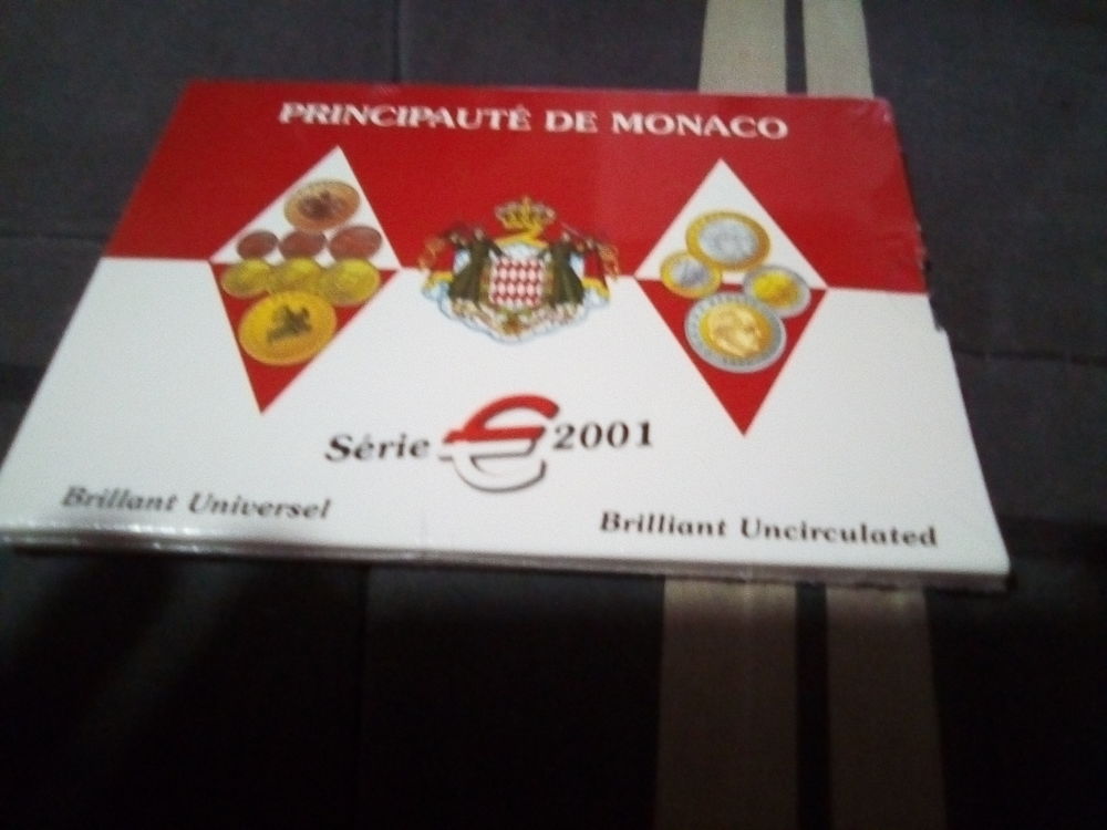 COFFRET  BU  MONACO 2001 140 Cuers (83)
