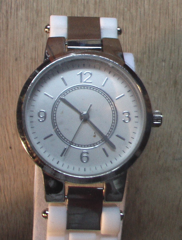 coffret montre femme
3 bracelets
12 Clermont-Ferrand (63)