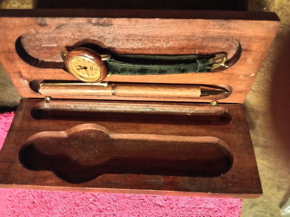 coffret montre + stylo 10 Bonnefamille (38)