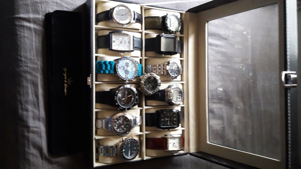 COFFRET DE 17 MONTRES TOUTES MARQUES LIP ET AUTRES 0 Verberie (60)