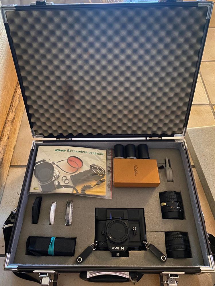 Coffret  NIKON-EM Argentique VINTAGE 300 Saint-Tropez (83)