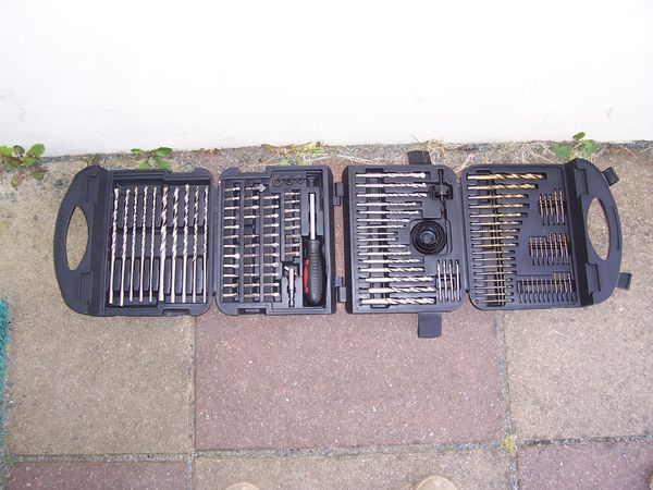 COFFRET DE 130 PIECES NEUF 45 Soullans (85)