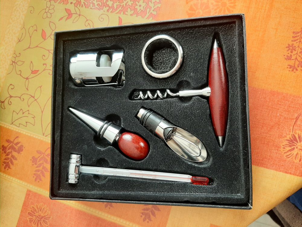 COFFRET A VIN 6 PI�CES 15 Puteaux (92)