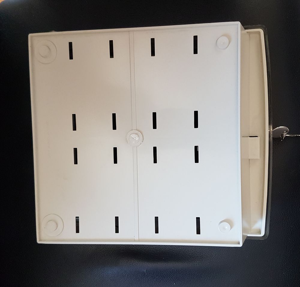 COFFRET PLASTIC AVEC SERRURE 10 Cachan (94)