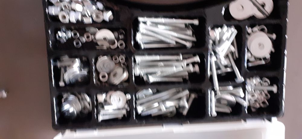 Coffret plastic de boulons, �crous, rondelles et divers (neu 8 La Valette-du-Var (83)