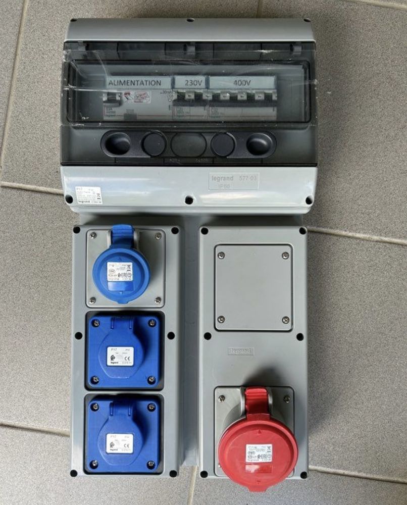 Coffret prises Legrand : coffret de chantier 100 V�trigne (90)