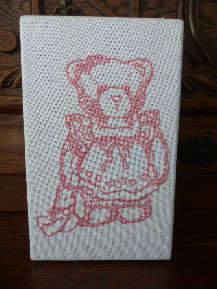 coffret rectangulaire d�cor� au point de croix
l'ours 15 Roclincourt (62)