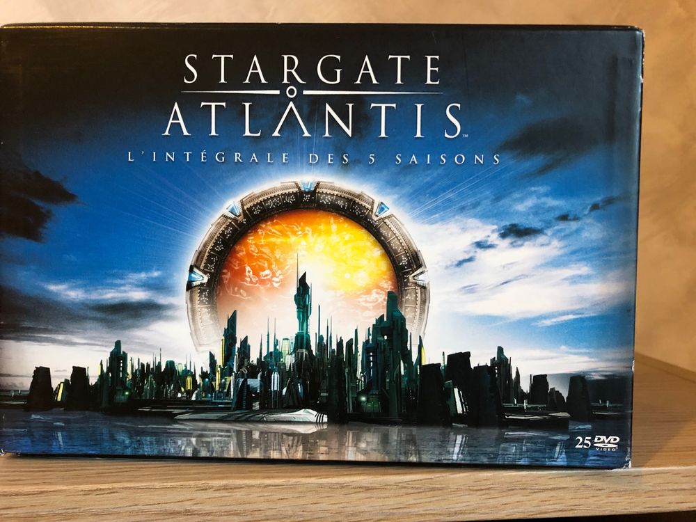  coffret Stargate Atlantis l'int�grale Saison 1 � 5 40 Le Plessis-Robinson (92)