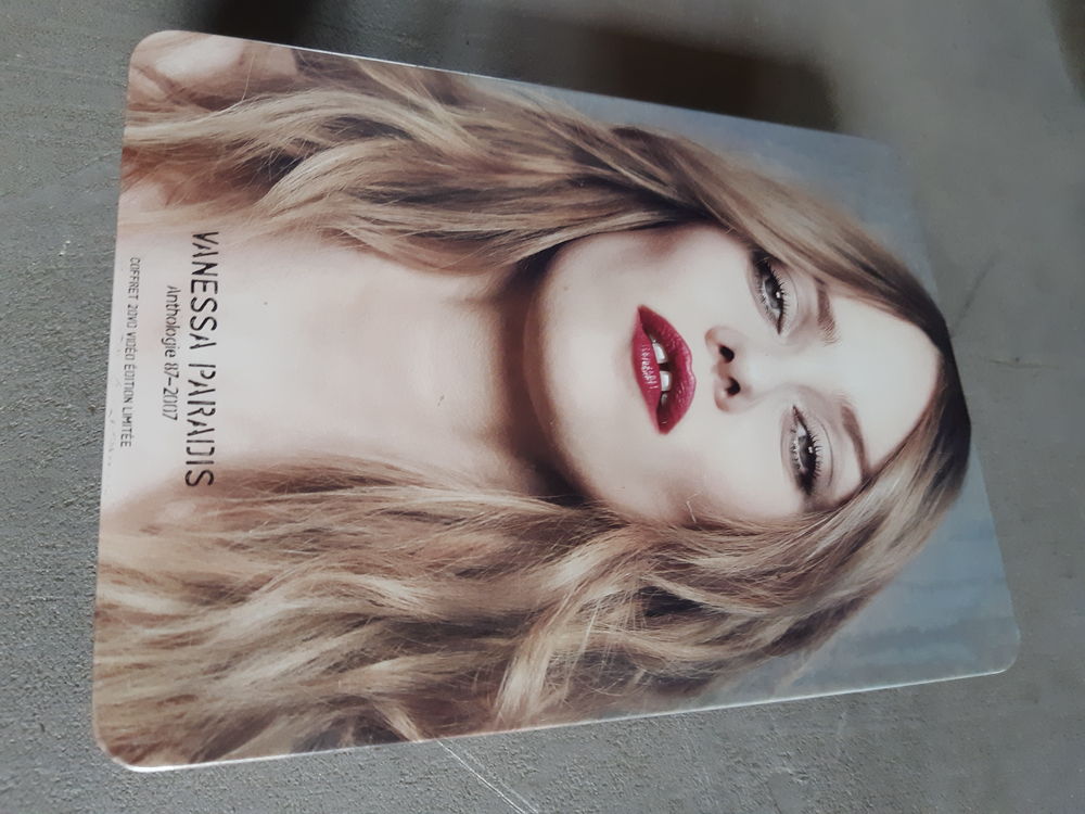 coffret 2 DVD Vanessa Paradis, �dition limit�e
15 Rosay-sur-Lieure (27)