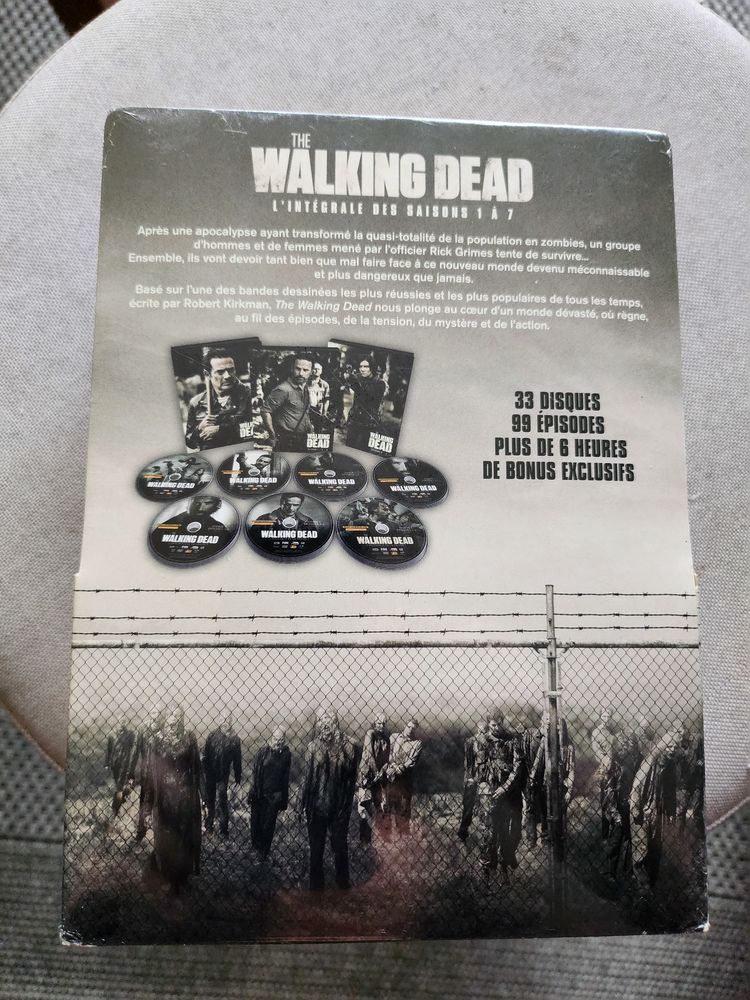 Coffret DVD the walking dead 35 Caromb (84)