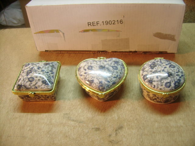 3 Coffrets en nacre et porcelaine / 3 mod�les
15 Clermont-Ferrand (63)