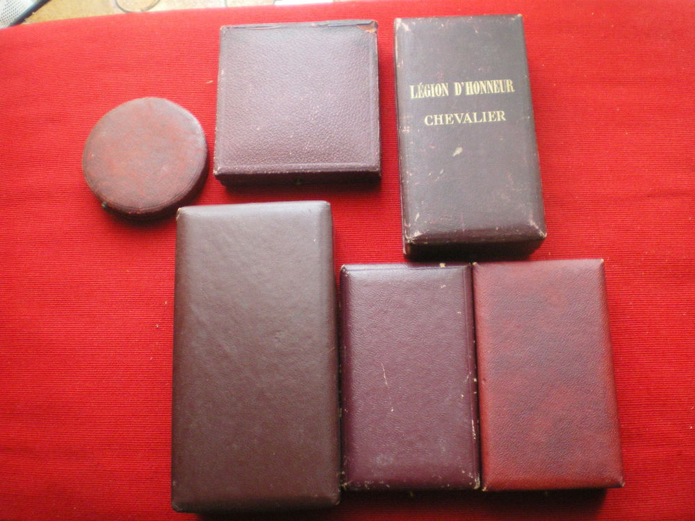 Coffrets pour ordre et m�daille. 20 Caen (14)