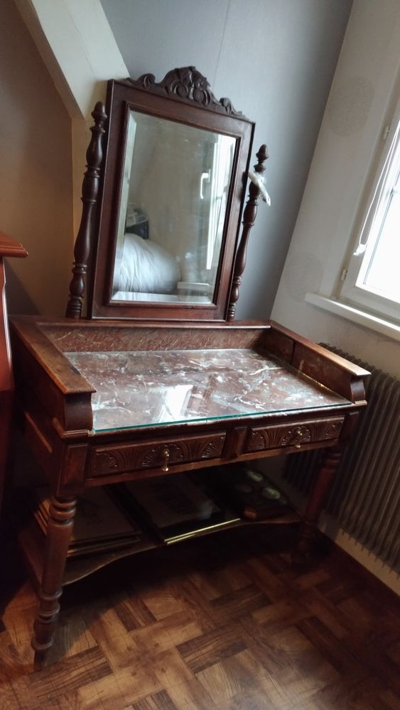 Coiffeuse ancienne en ch�ne
30 Marquette-lez-Lille (59)