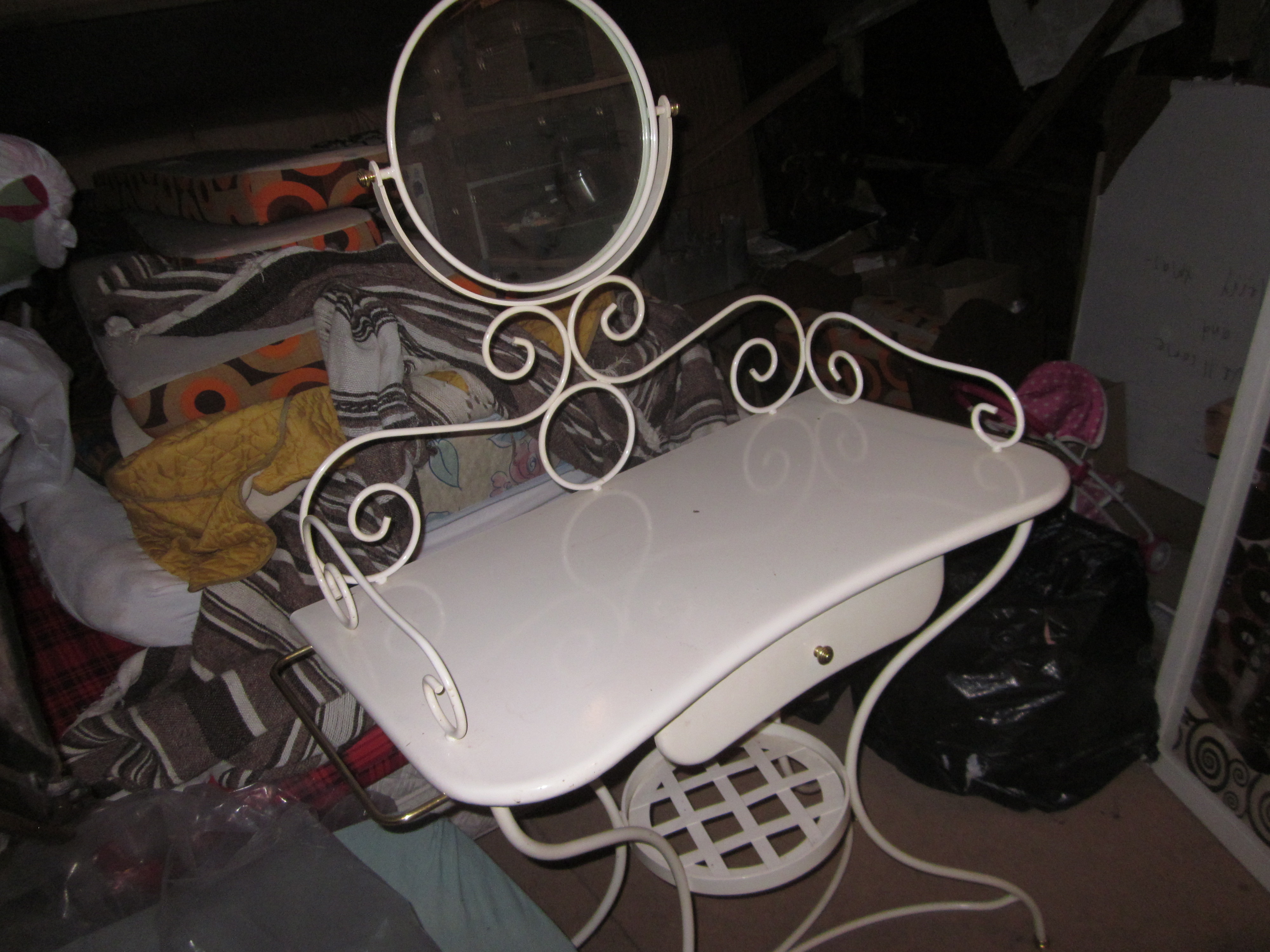 coiffeuse ancienne, 15 Teilh�de (63)