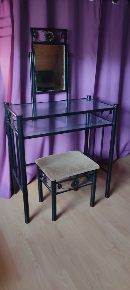 Coiffeuse avec miroir inclinable + tabouret. 35 Chabottes (05)