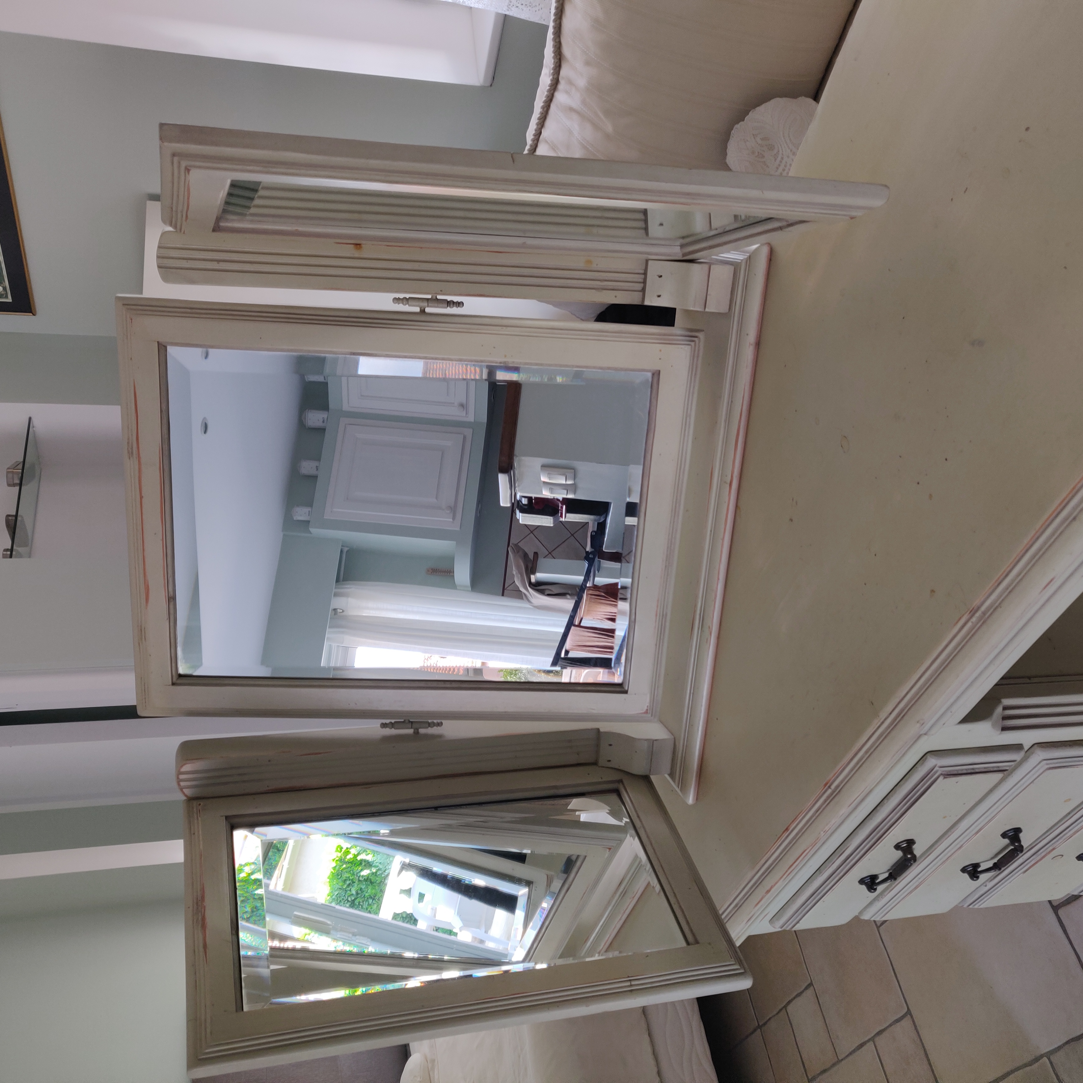 Coiffeuse et o� bureau 300 St Isidore (06)