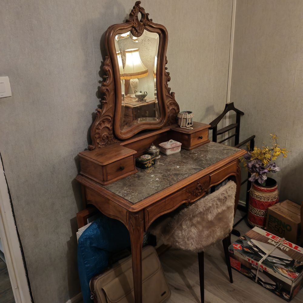 Coiffeuse en noyer clair avec miroir basculant 220 Oullins (69)