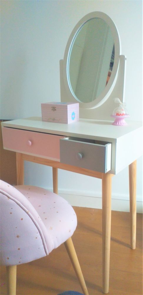 Coiffeuse pour enfants quasi neuf et sa chaise 0 Versailles (78)