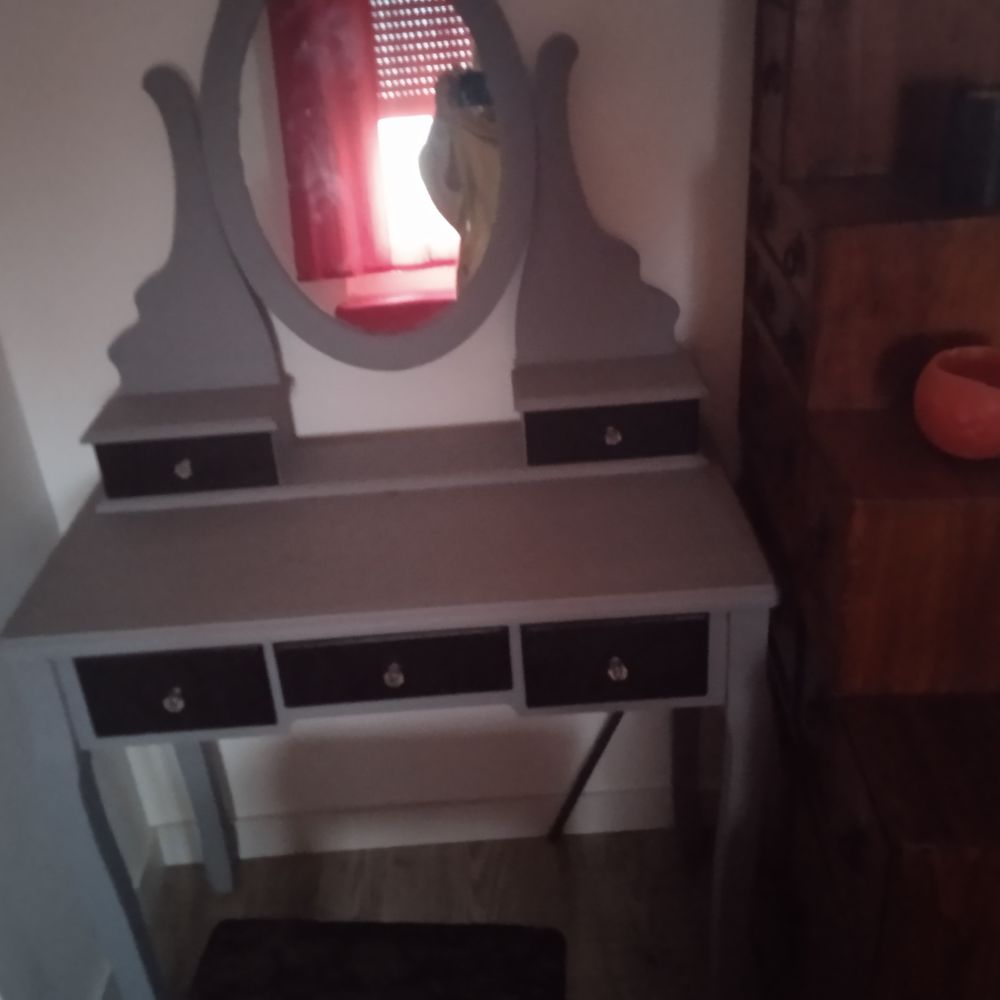 coiffeuse relook�e peinte en gris et noir 100 Le P�age-de-Roussillon (38)