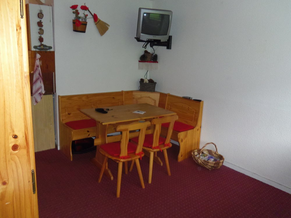 Coin repas en pin massif de type  Flaine  190 �vreux (27)