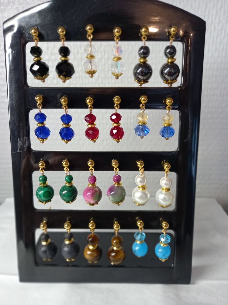 une collection de bijoux fantaisie 6 Saint-Nazaire (44)