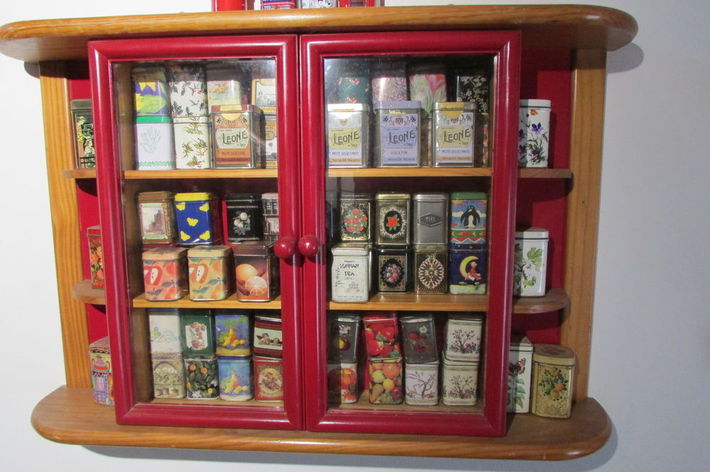 Collection de boites � th� en m�tal publicitaires , �tag�res 420 Paris 1 (75)