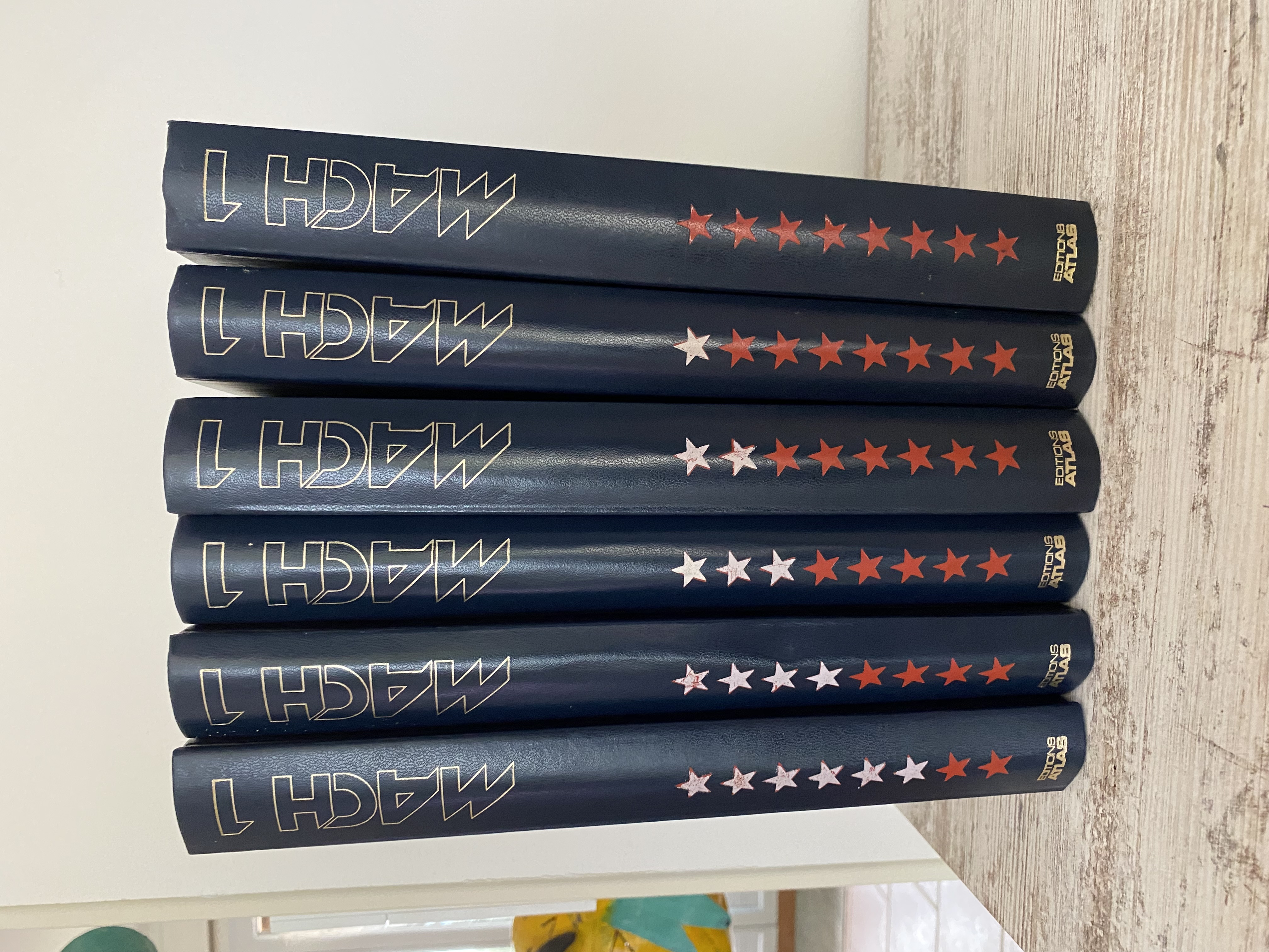 Collection  Encyclop�die de l'aviation  70 Flassans-sur-Issole (83)