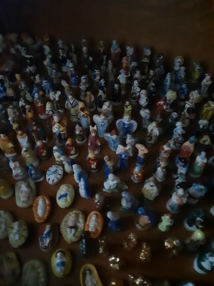 Collection d'environ 600 f�ves galettes des rois 0 Dijon (21)