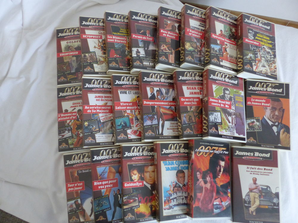 Collection VHF  James Bond   10 Blaringhem (59)