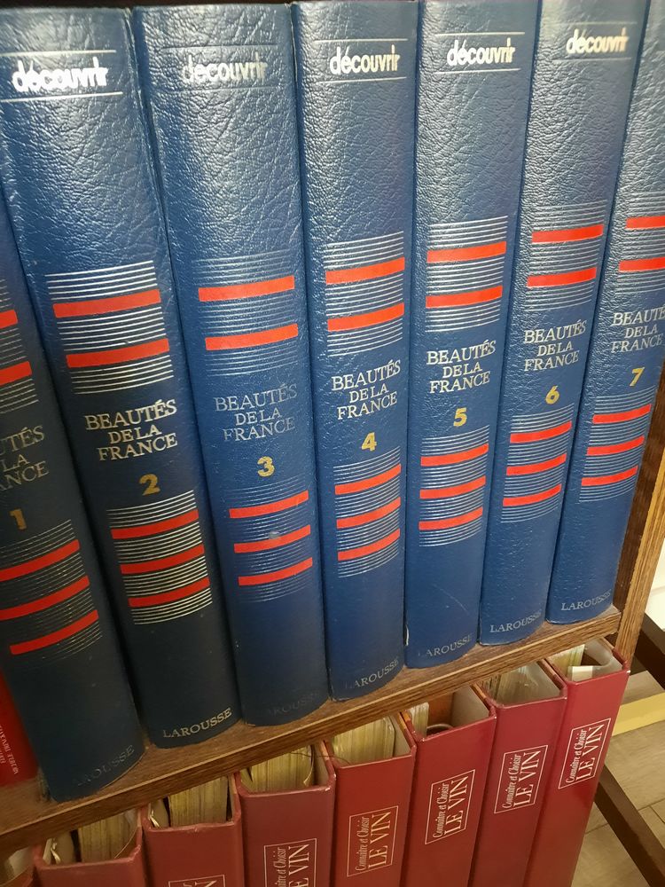 collection  LAROUSSE HACHETTE 0 Sanary-sur-Mer (83)