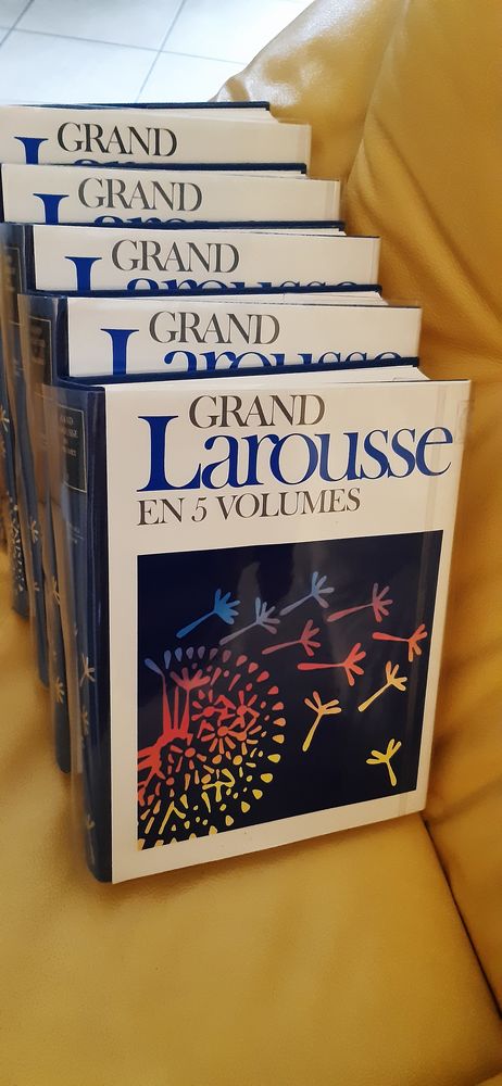 Collection Larousse en 5 volumes et polars 15 Saint-Alban (22)