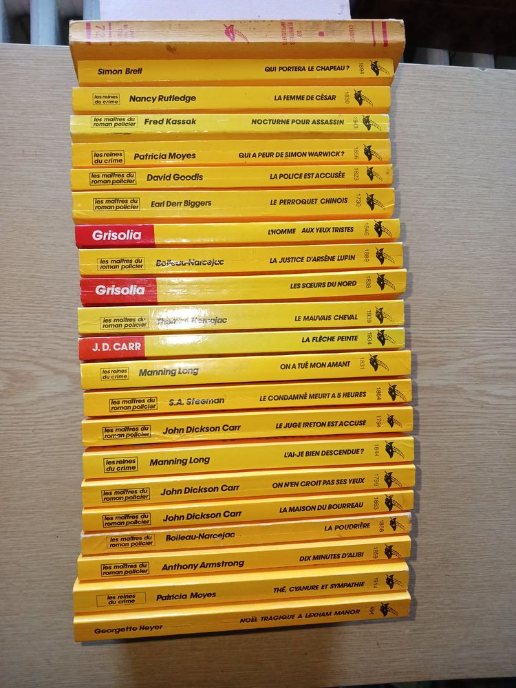 collection 22 livres Masque 20 Vendeuvre-du-Poitou (86)