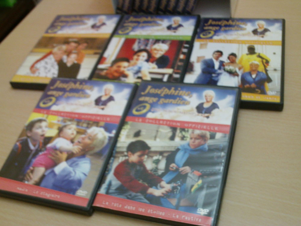 Collection officielle Jos�phine ange gardien N� 976 10 Beaune (21)