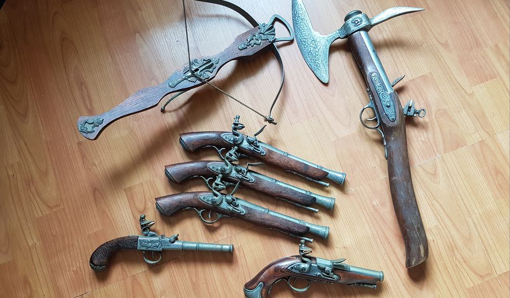 COLLECTION 7 PI�CES REPRODUCTIONS ARMES ANCIENNES 250 Sucy-en-Brie (94)