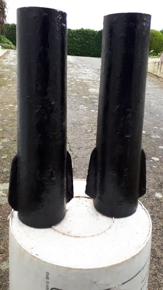 Collection - 2 Supports de feu d'artifice vides 35 Plouay (56)