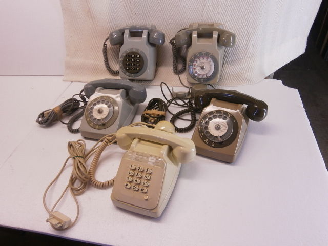 Collection de 5 t�l�phones et articles de t�l�phonies 135 Wolxheim (67)